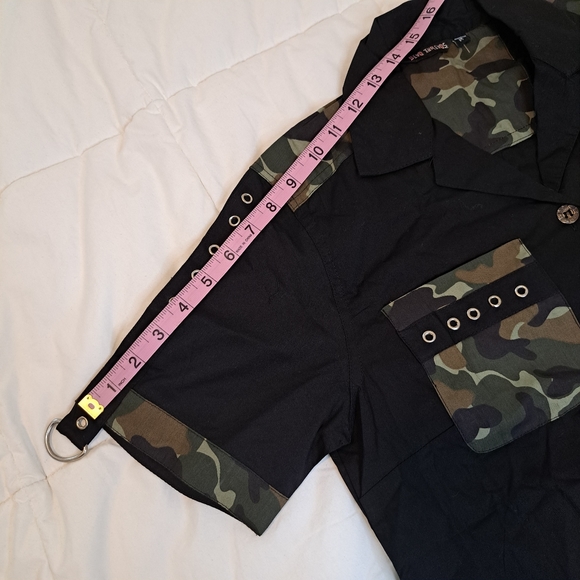 Dead Threads Womens M Shirt Goth Black Camouflage Button Down Short Sleeve - Picture 11 of 12